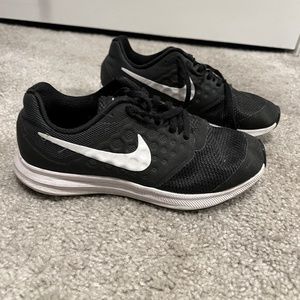 Nike Downshifter 7 Athletic Shoe Black/White